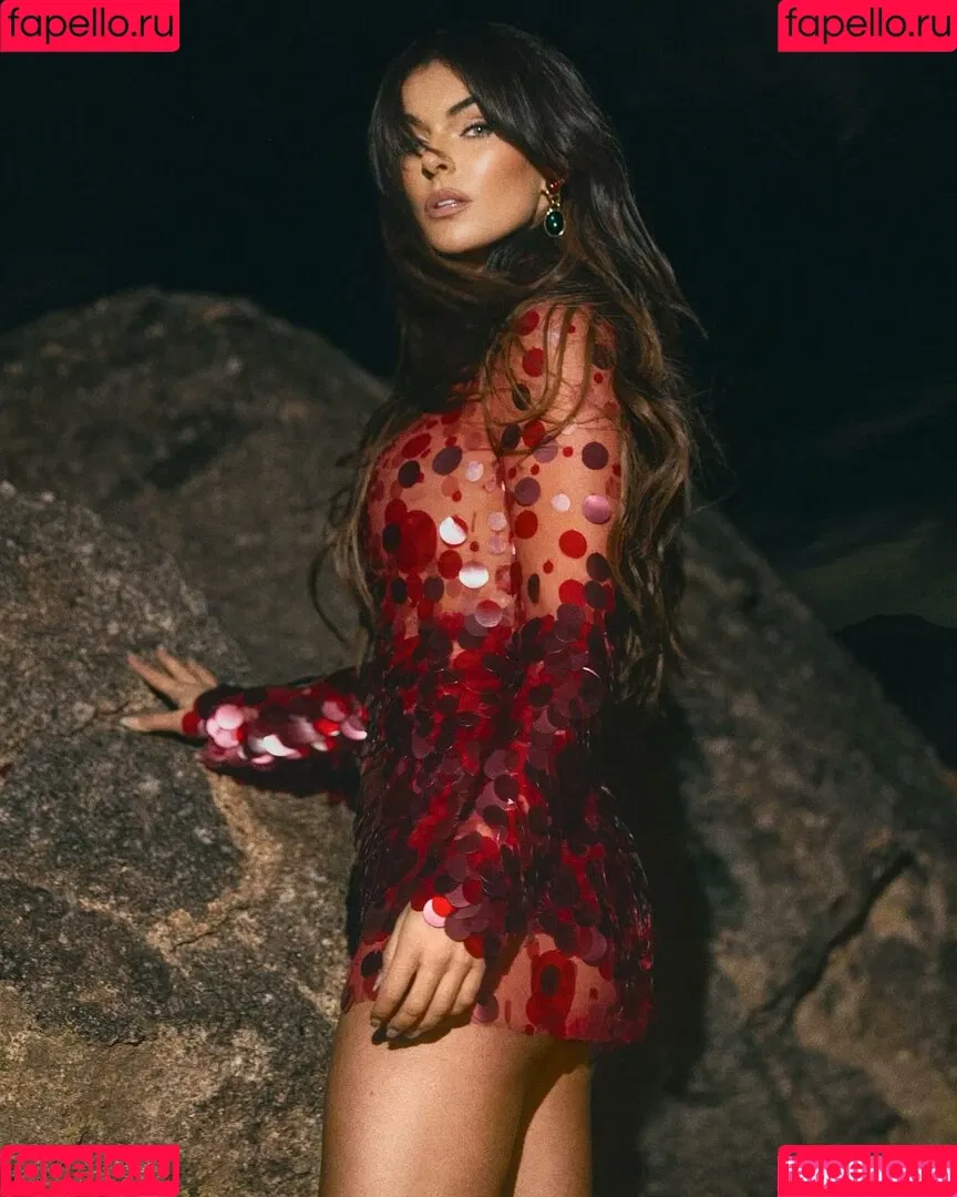 Serinda Swan / serindaswan Onlyfans Photo Gallery 