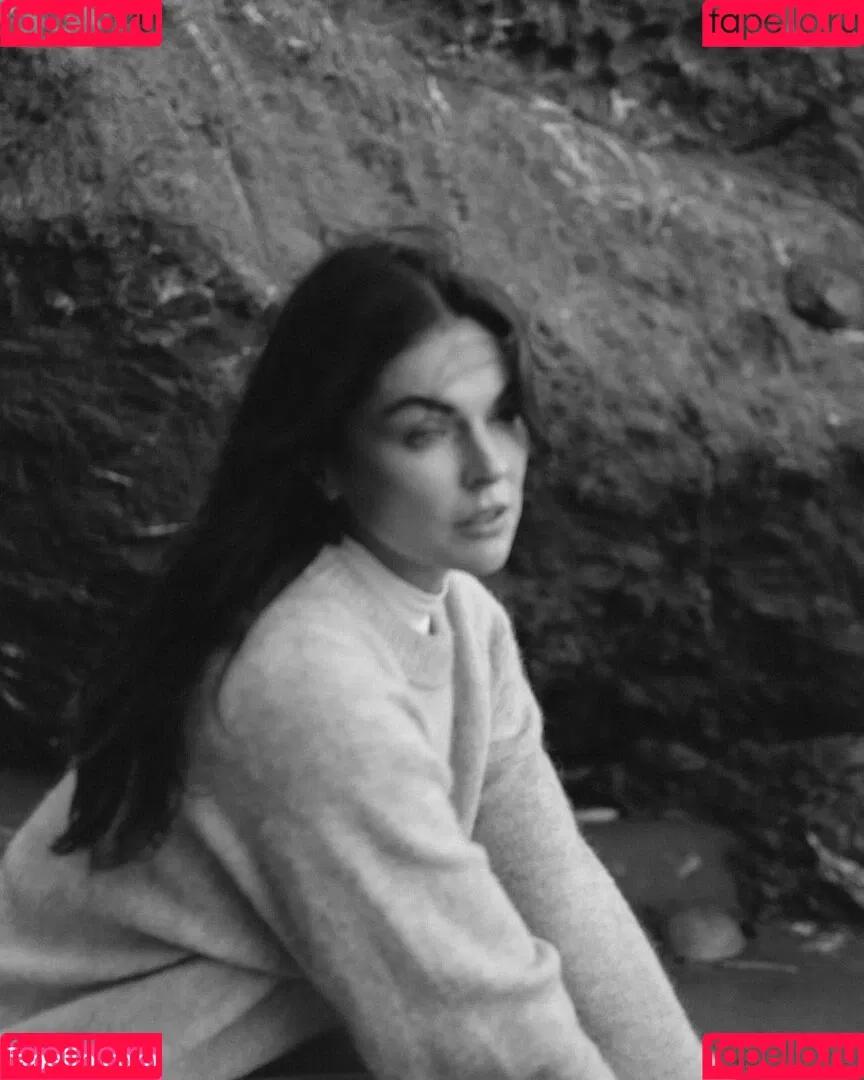 Serinda Swan / serindaswan Onlyfans Photo Gallery 