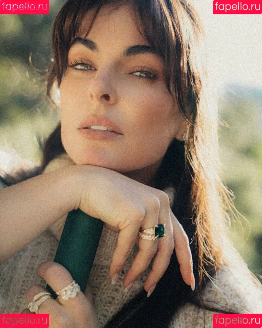 Serinda Swan / serindaswan Onlyfans Photo Gallery 