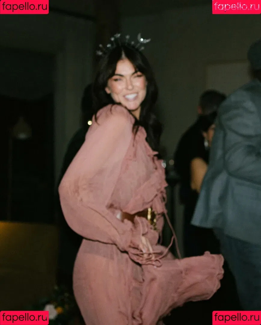 Serinda Swan / serindaswan Onlyfans Photo Gallery 