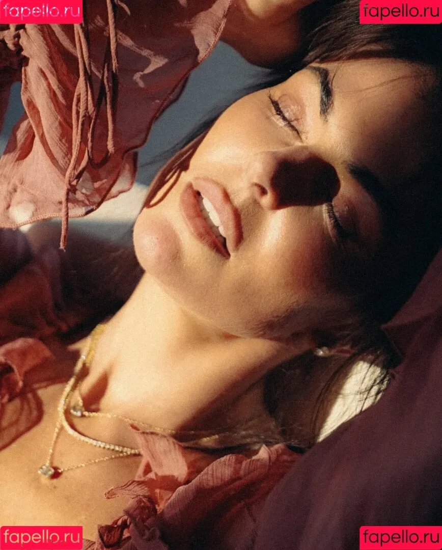 Serinda Swan / serindaswan Onlyfans Photo Gallery 