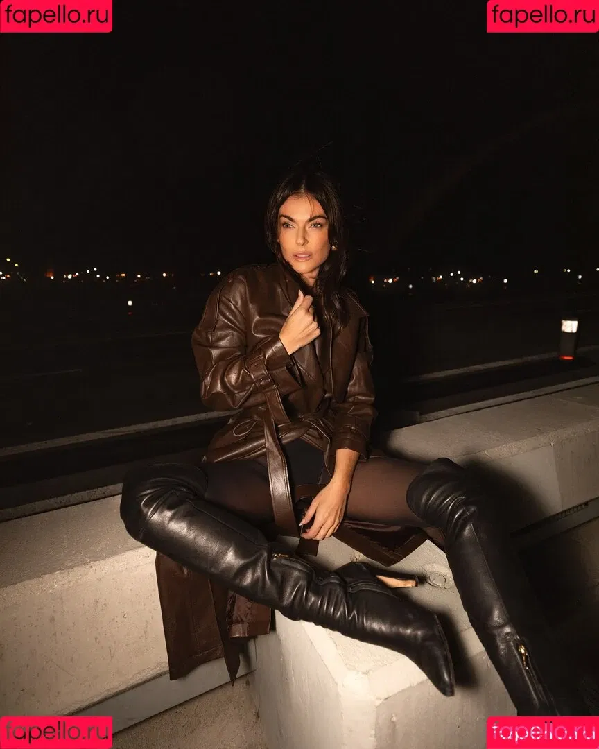 Serinda Swan / serindaswan Onlyfans Photo Gallery 