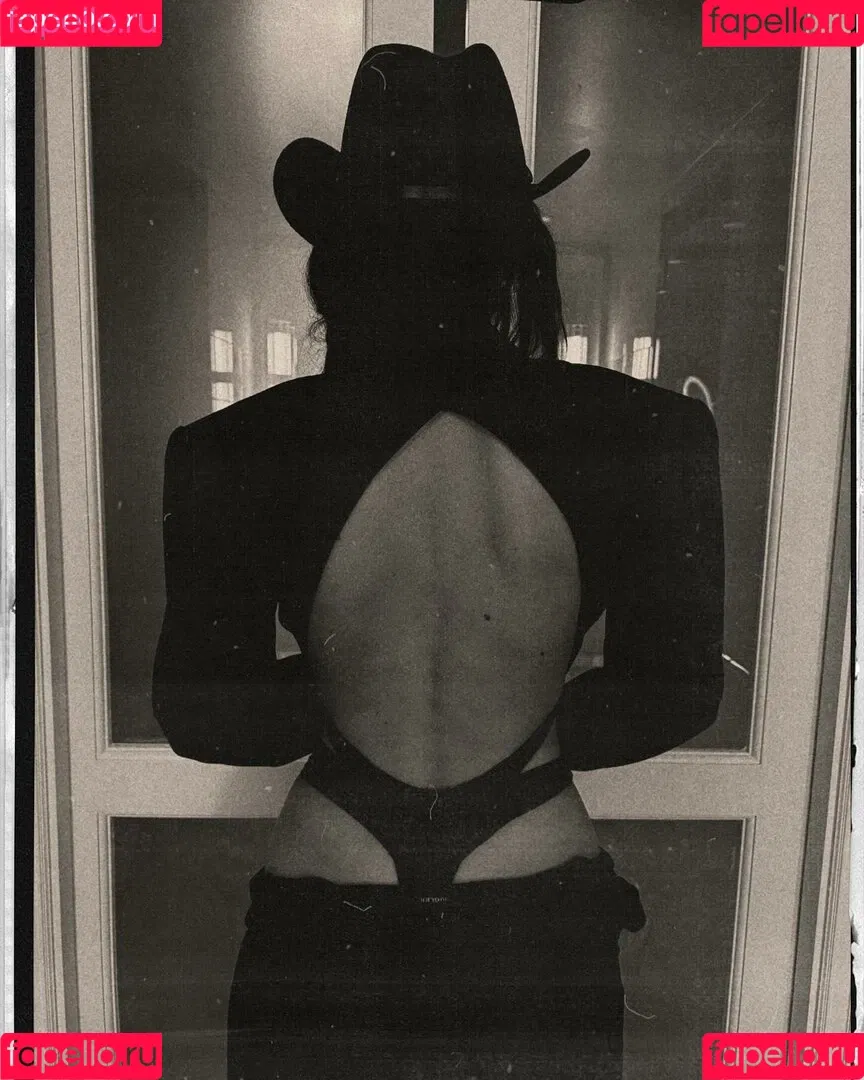 Serinda Swan / serindaswan Onlyfans Photo Gallery 