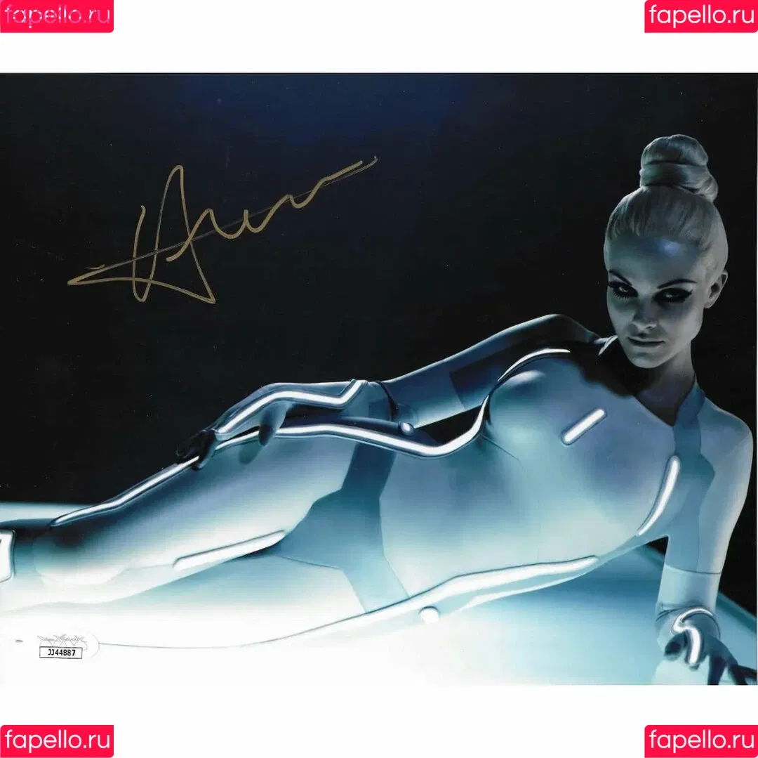 Serinda Swan / serindaswan Onlyfans Photo Gallery 