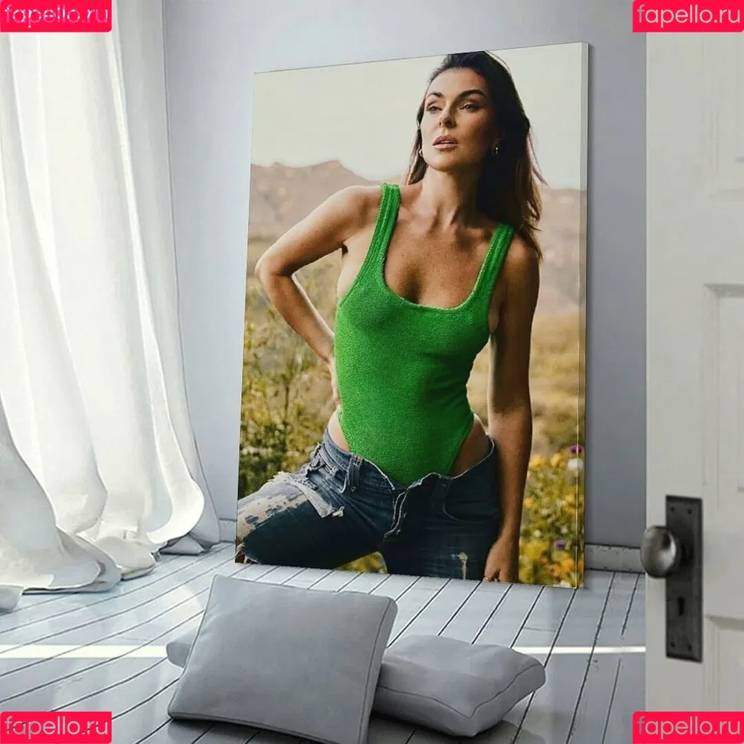 Serinda Swan / serindaswan Onlyfans Photo Gallery 