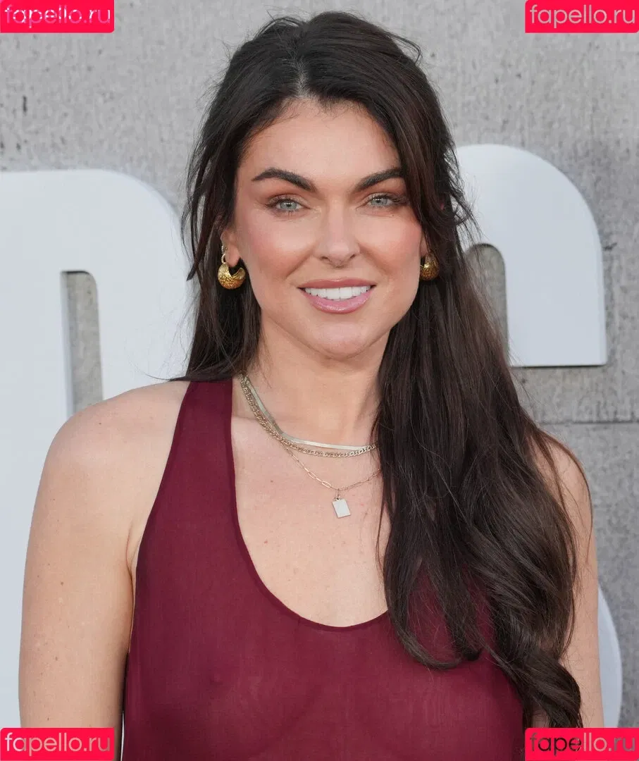 Serinda Swan / serindaswan Onlyfans Photo Gallery 