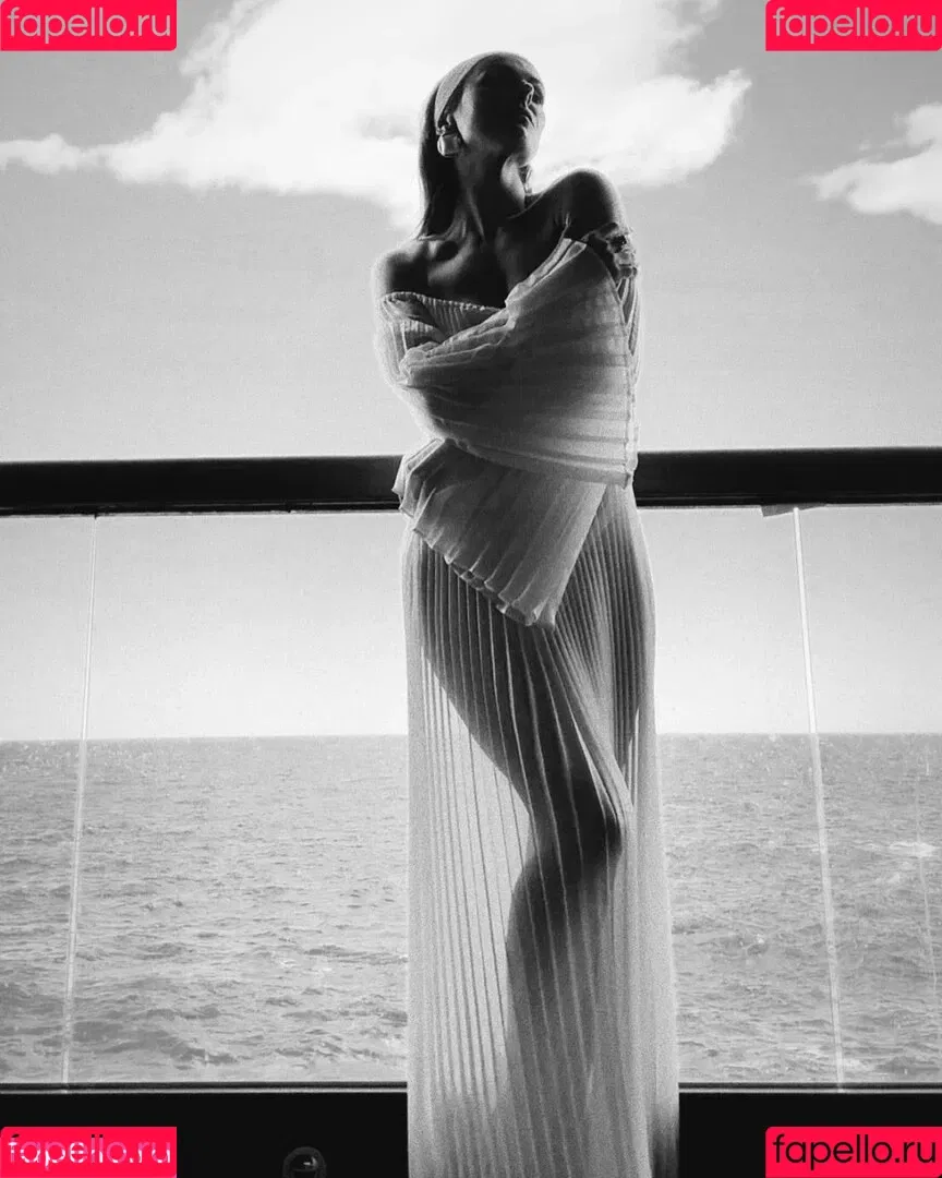Serinda Swan / serindaswan Onlyfans Photo Gallery 