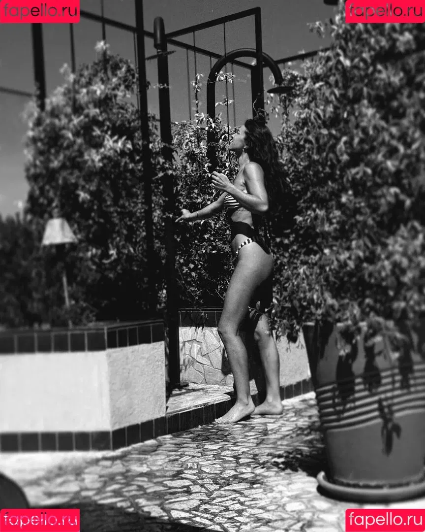 Serinda Swan / serindaswan Onlyfans Photo Gallery 