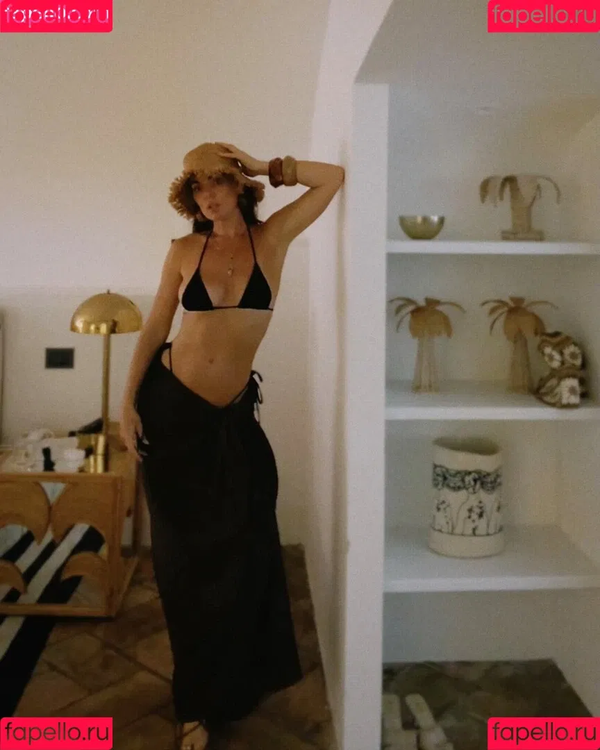 Serinda Swan / serindaswan Onlyfans Photo Gallery 