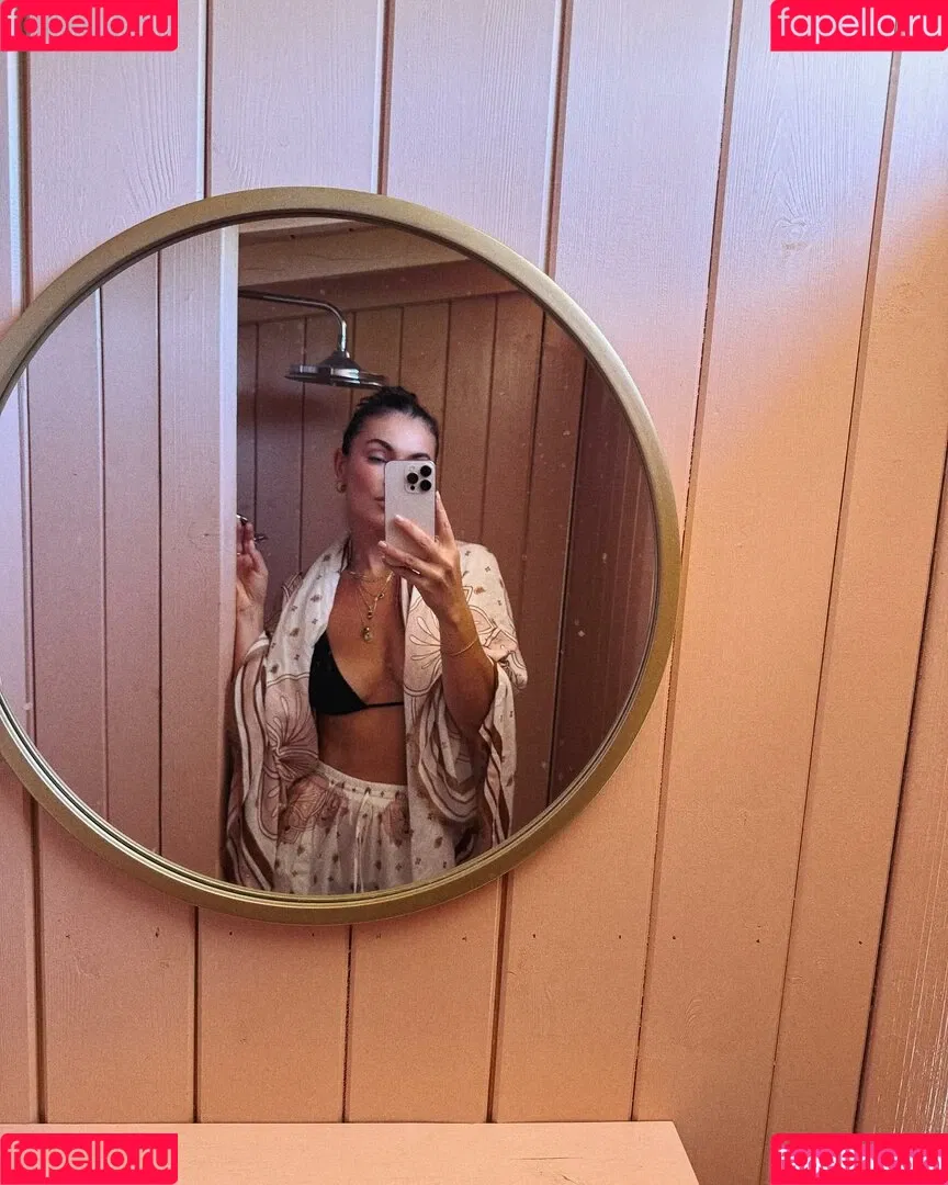 Serinda Swan / serindaswan Onlyfans Photo Gallery 