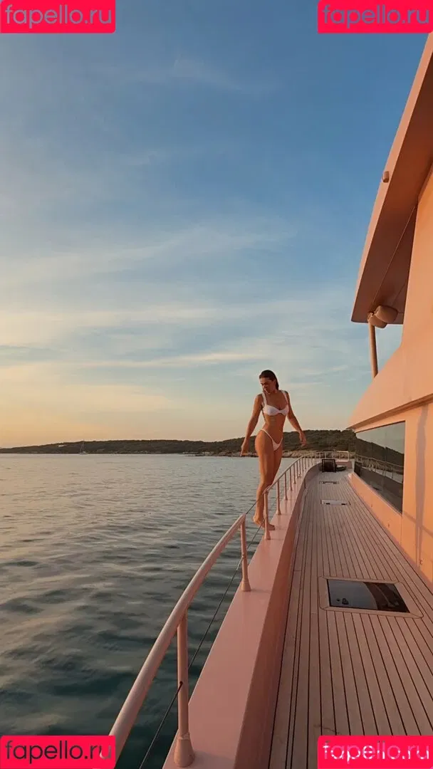 Serinda Swan / serindaswan Onlyfans Photo Gallery 