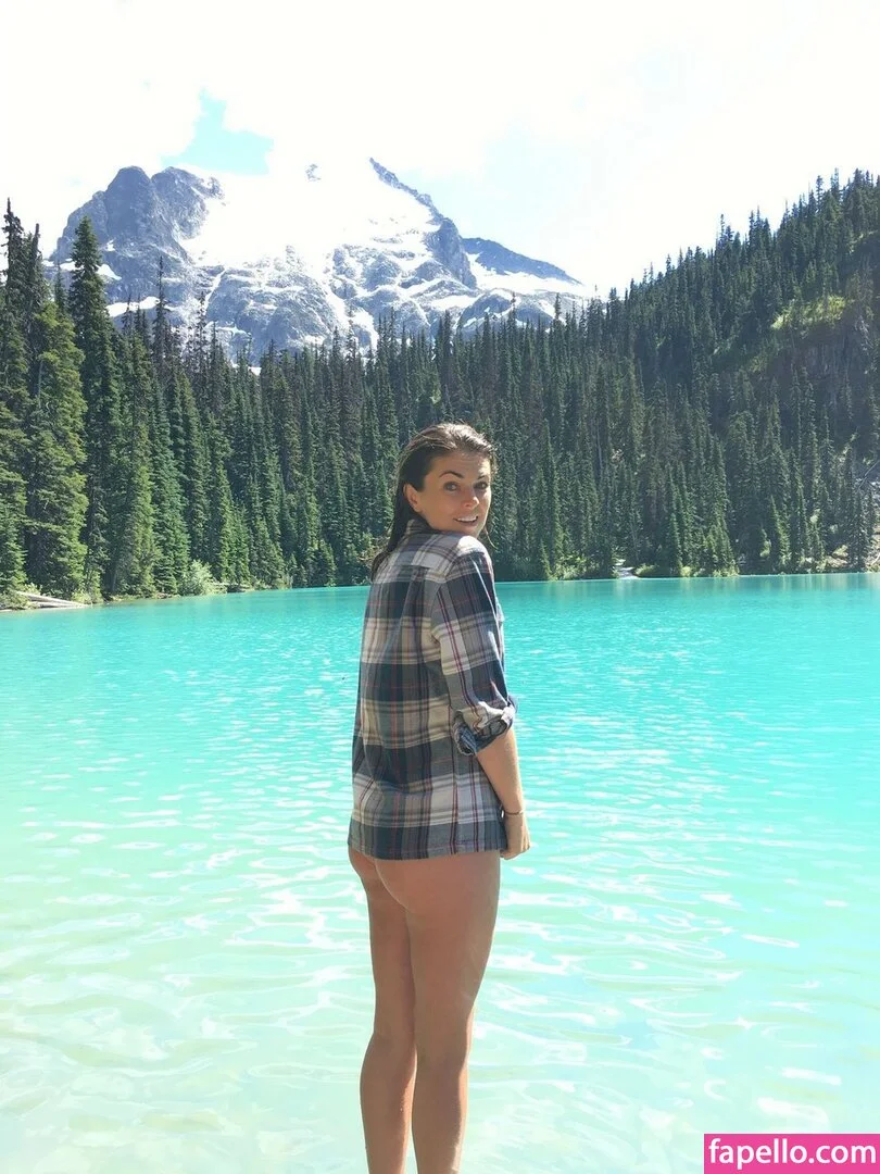 Serinda Swan / serindaswan Onlyfans Photo Gallery 