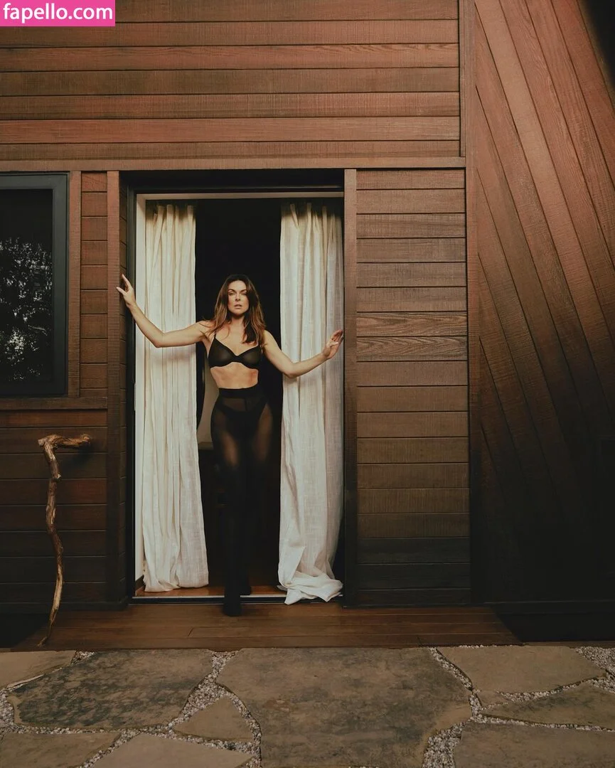 Serinda Swan / serindaswan Onlyfans Photo Gallery 