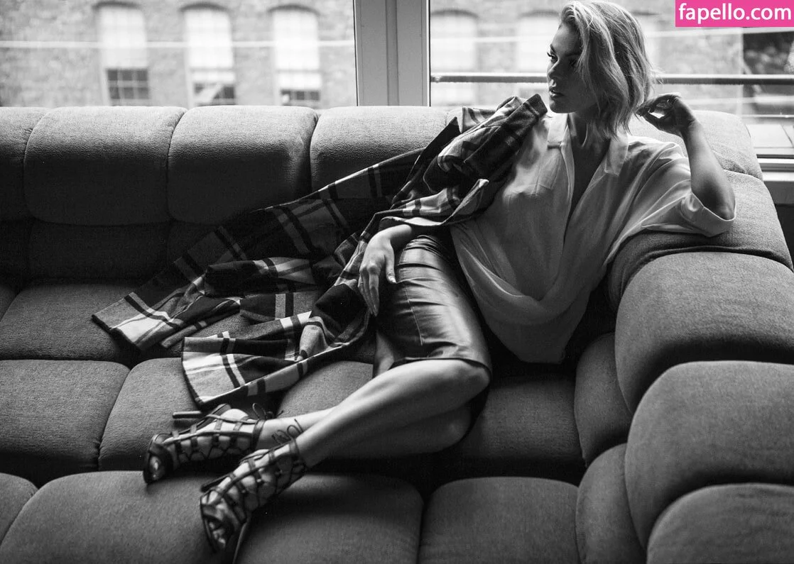 Serinda Swan / serindaswan Onlyfans Photo Gallery 