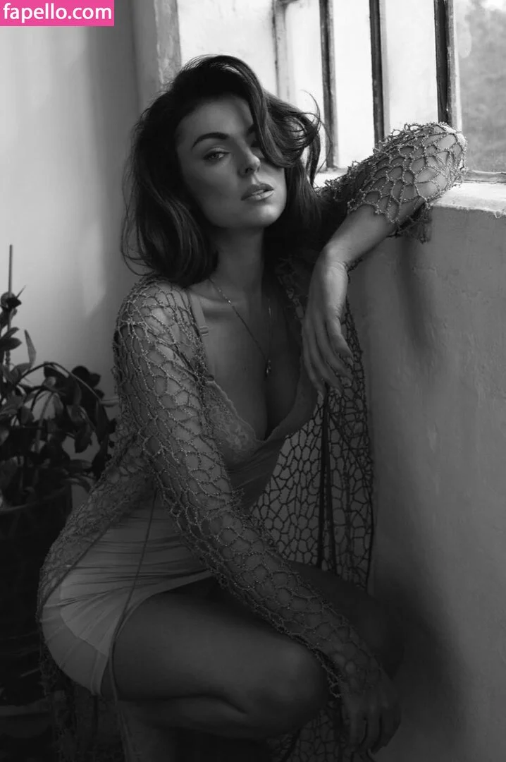 Serinda Swan / serindaswan Onlyfans Photo Gallery 