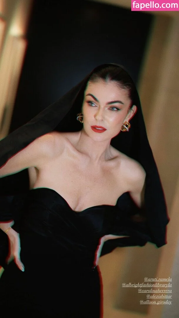 Serinda Swan / serindaswan Onlyfans Photo Gallery 