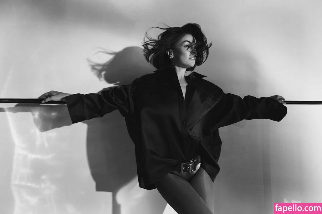 Serinda Swan / serindaswan Onlyfans Photo Gallery 