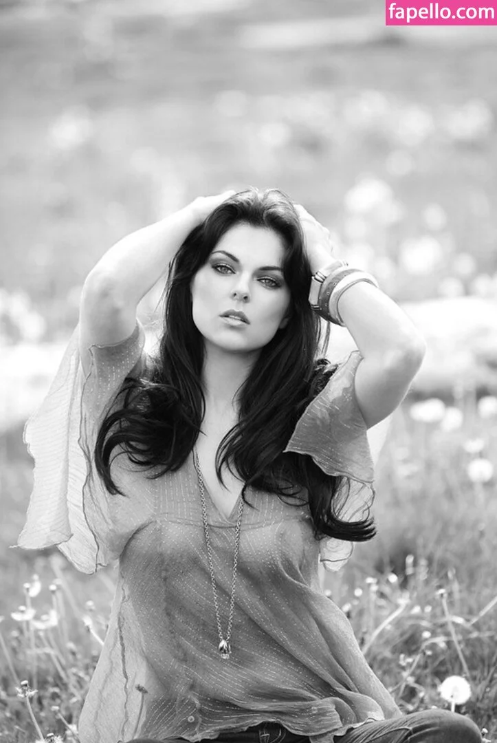 Serinda Swan / serindaswan Onlyfans Photo Gallery 