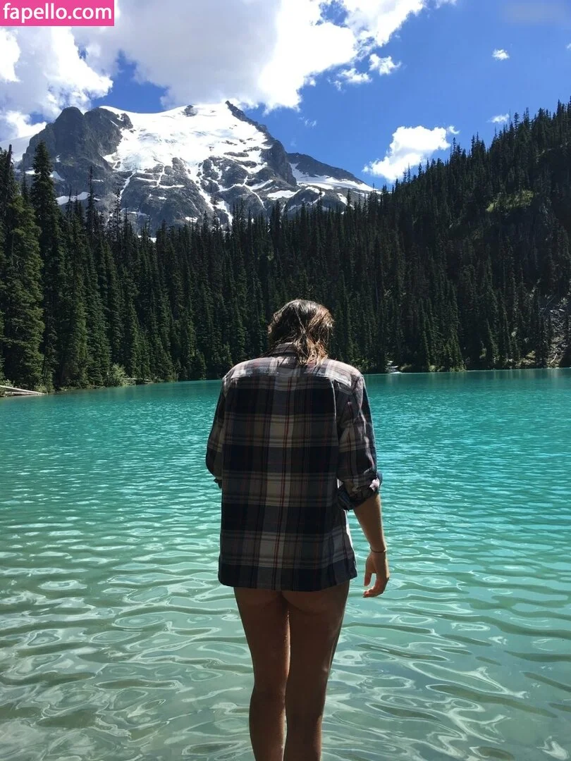 Serinda Swan / serindaswan Onlyfans Photo Gallery 