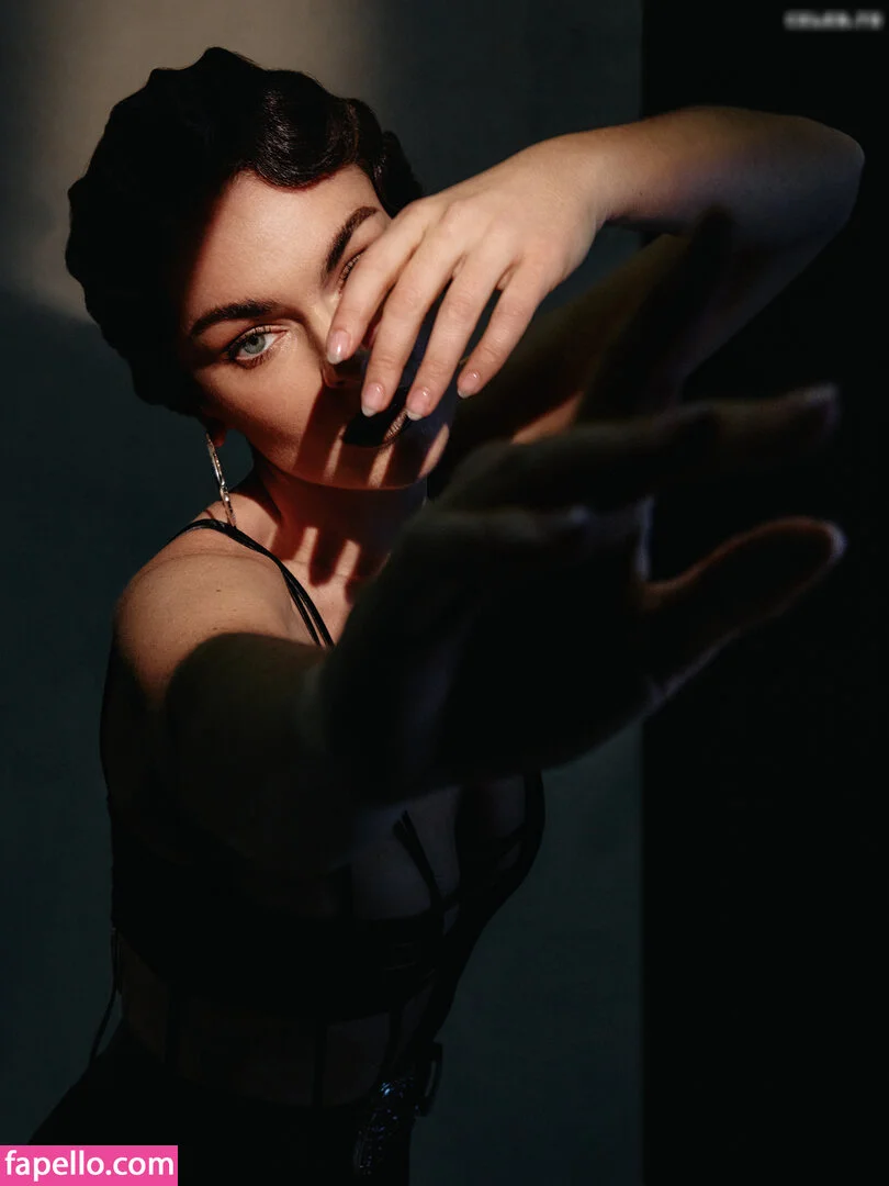 Serinda Swan / serindaswan Onlyfans Photo Gallery 