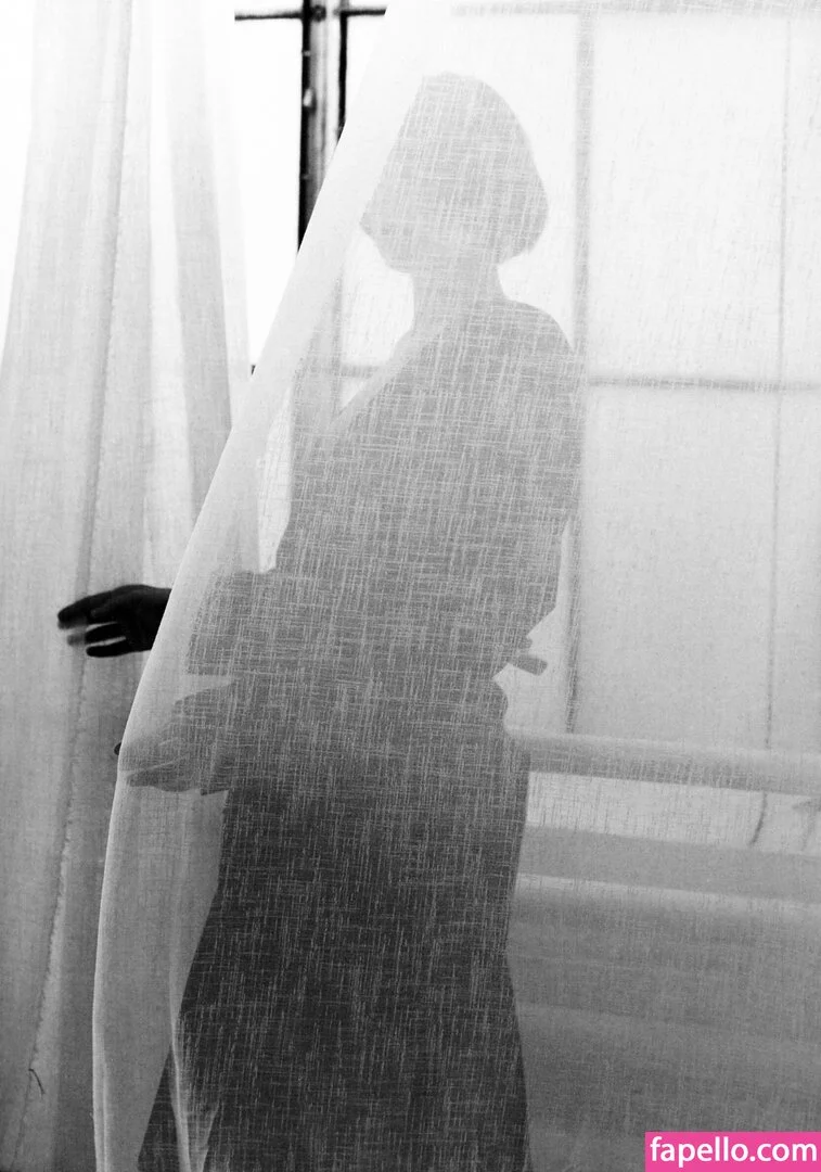 Serinda Swan / serindaswan Onlyfans Photo Gallery 