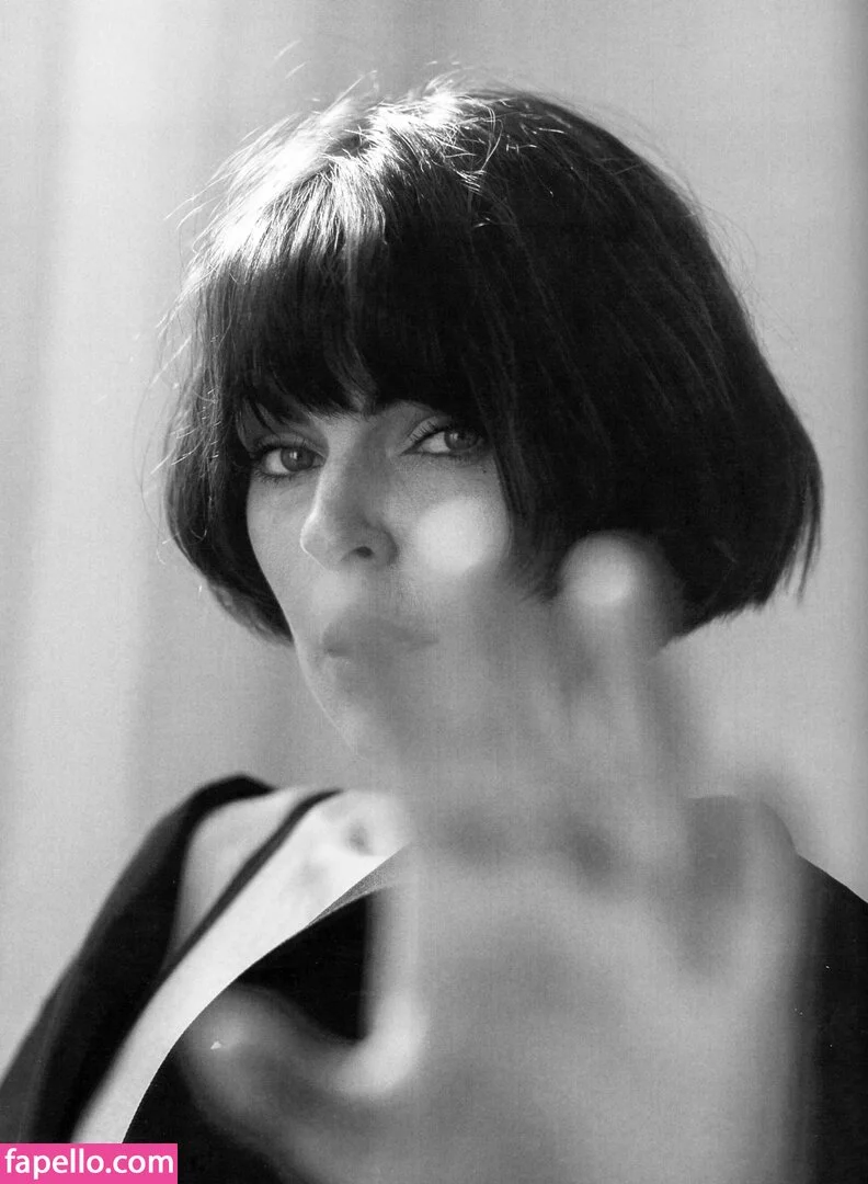 Serinda Swan / serindaswan Onlyfans Photo Gallery 