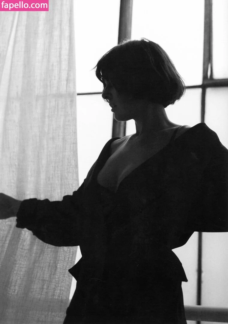 Serinda Swan / serindaswan Onlyfans Photo Gallery 