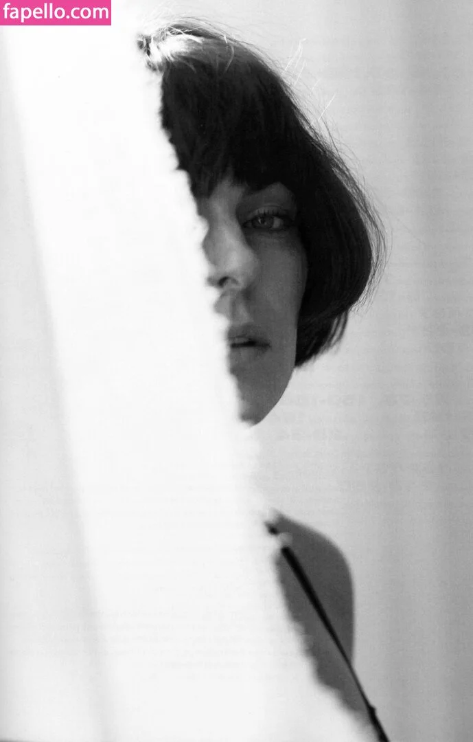 Serinda Swan / serindaswan Onlyfans Photo Gallery 