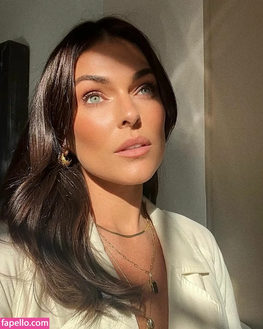 Serinda Swan / serindaswan Onlyfans Photo Gallery 