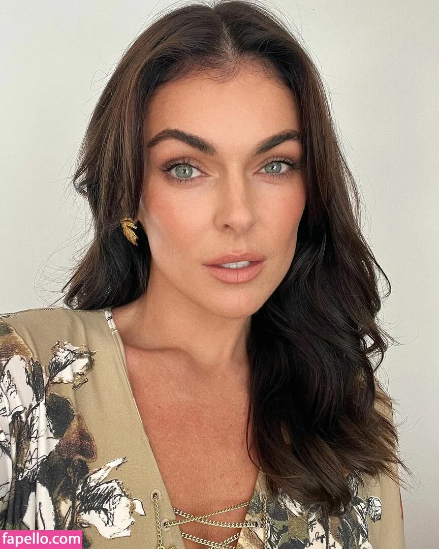 Serinda Swan / serindaswan Onlyfans Photo Gallery 