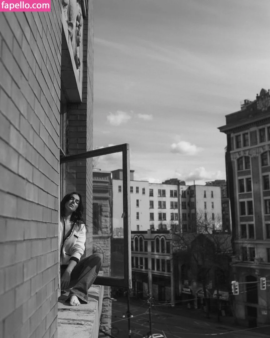 Serinda Swan / serindaswan Onlyfans Photo Gallery 