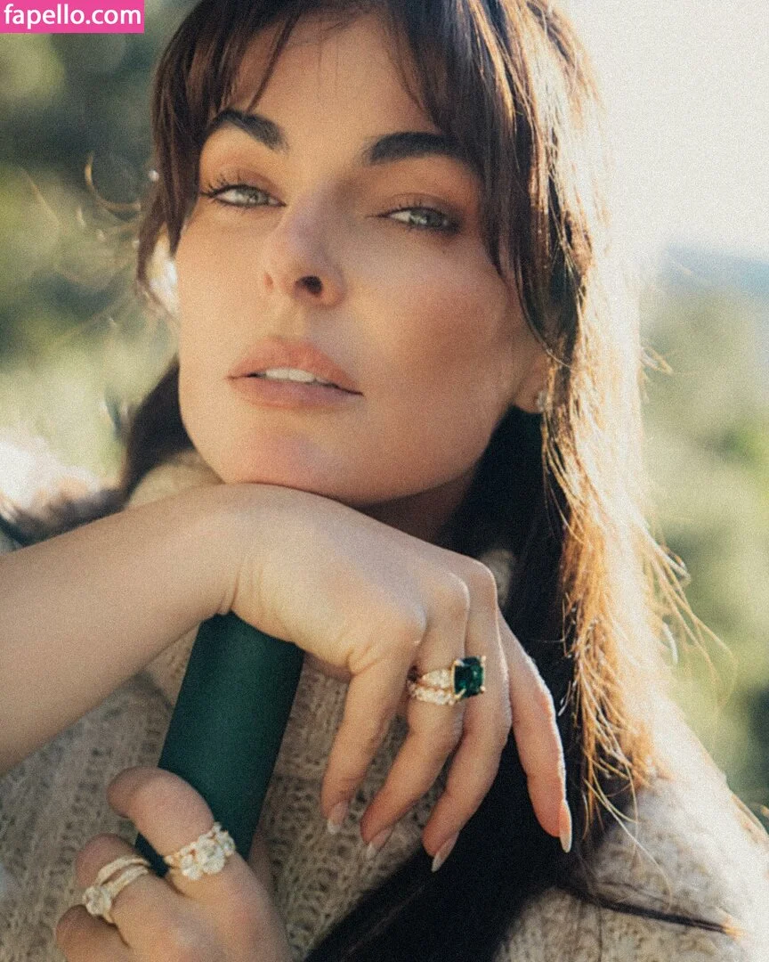 Serinda Swan / serindaswan Onlyfans Photo Gallery 