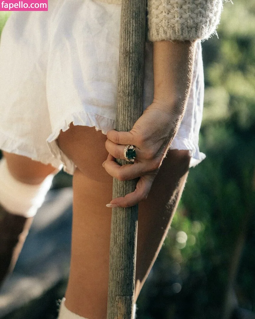 Serinda Swan / serindaswan Onlyfans Photo Gallery 