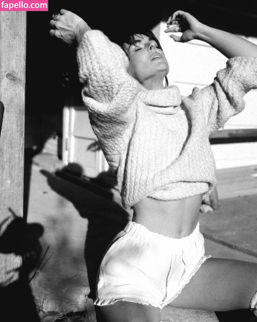 Serinda Swan / serindaswan Onlyfans Photo Gallery 