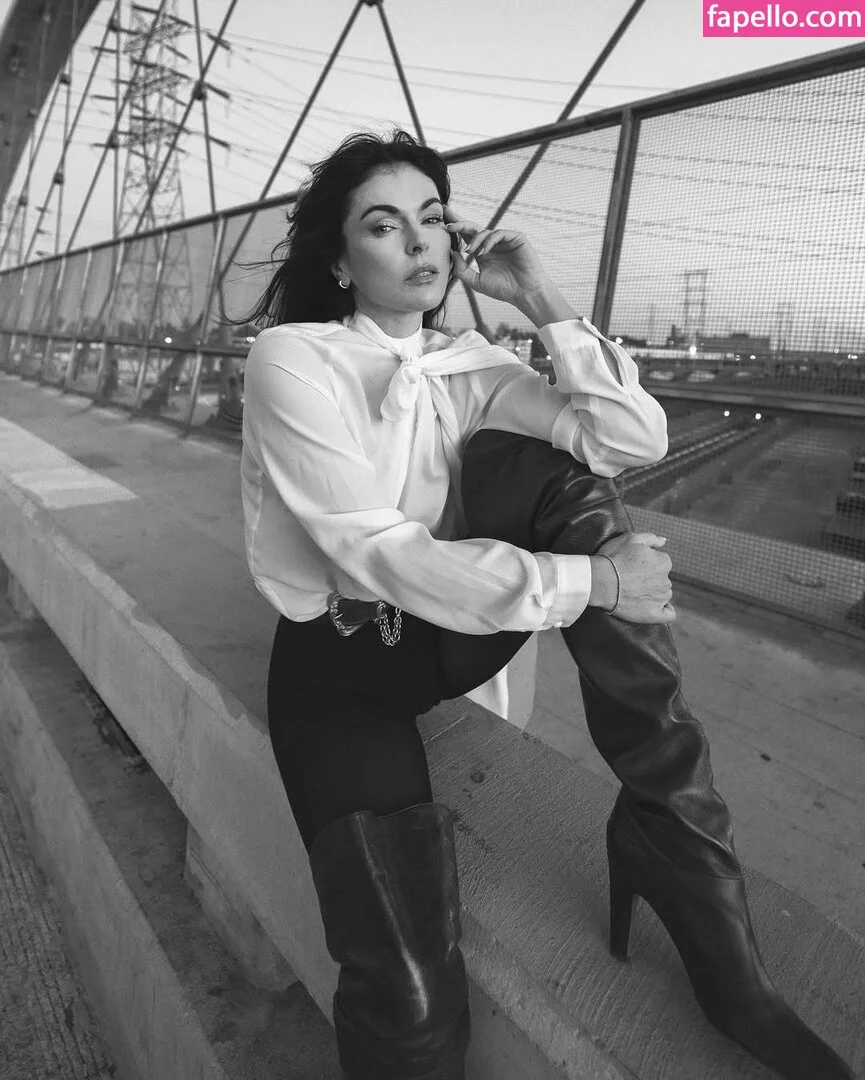 Serinda Swan / serindaswan Onlyfans Photo Gallery 