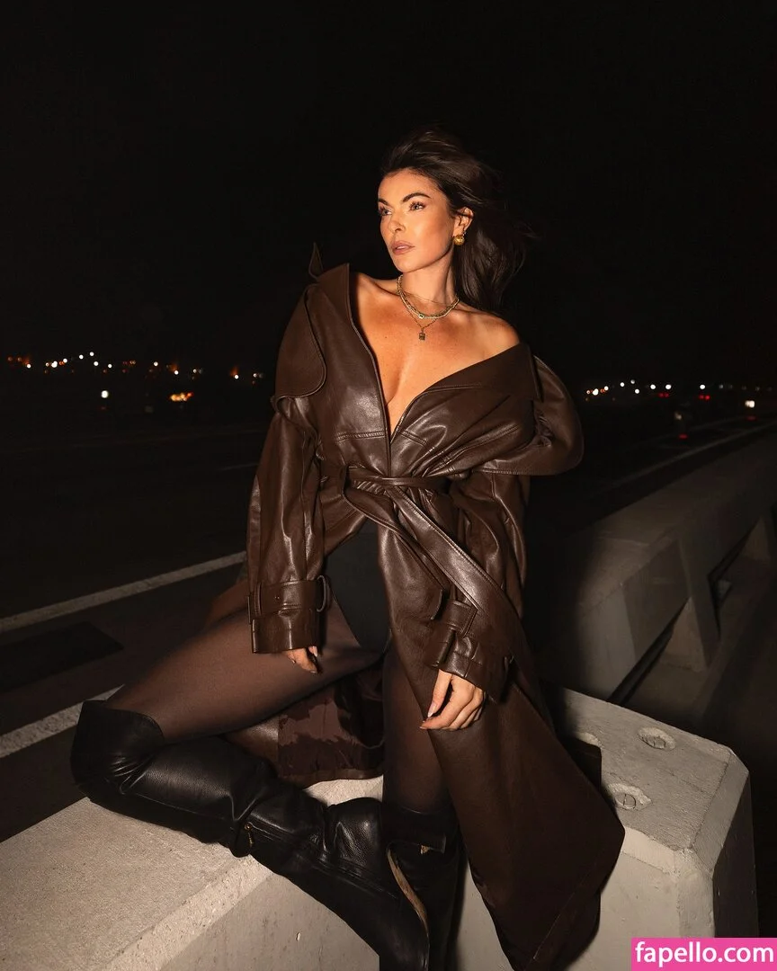 Serinda Swan / serindaswan Onlyfans Photo Gallery 