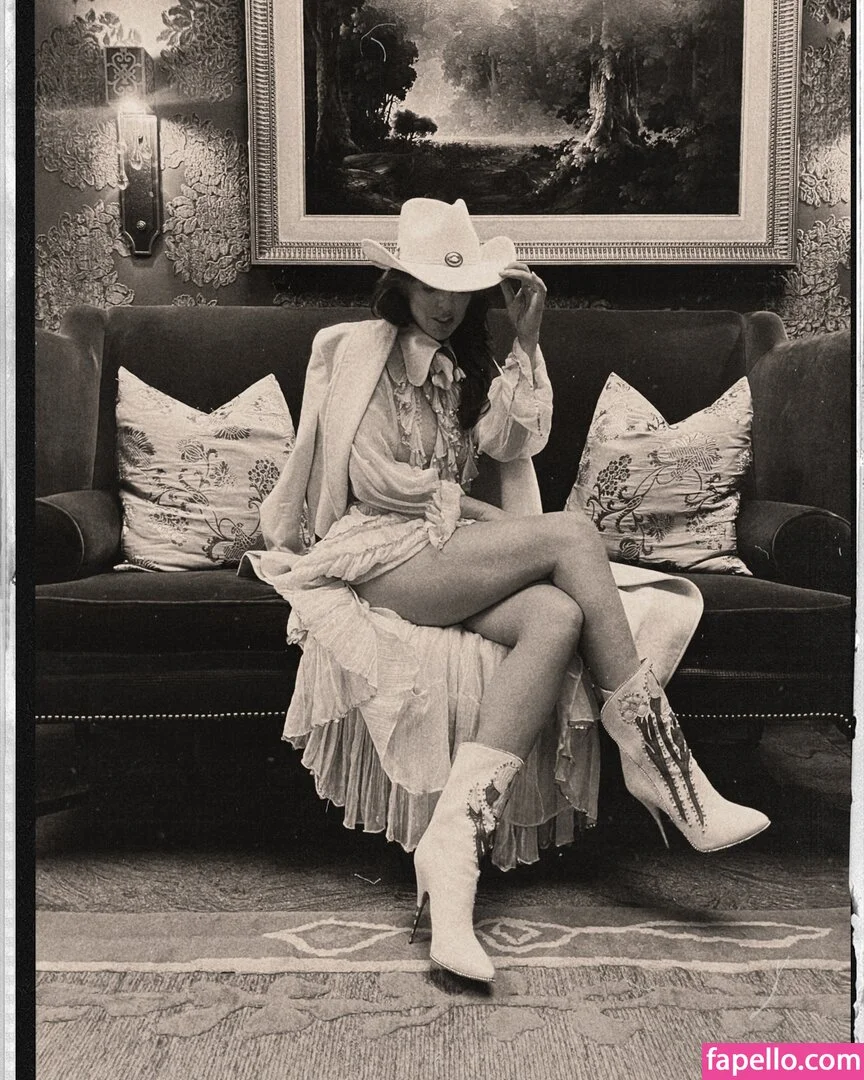 Serinda Swan / serindaswan Onlyfans Photo Gallery 