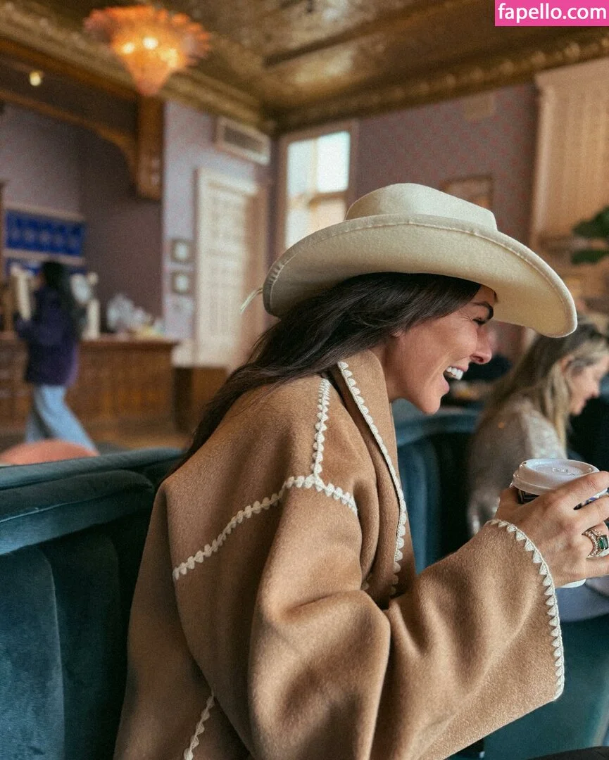 Serinda Swan / serindaswan Onlyfans Photo Gallery 