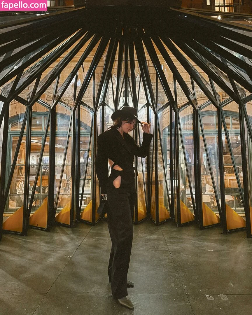 Serinda Swan / serindaswan Onlyfans Photo Gallery 