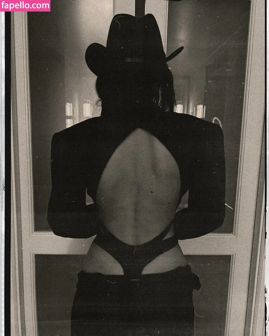 Serinda Swan / serindaswan Onlyfans Photo Gallery 