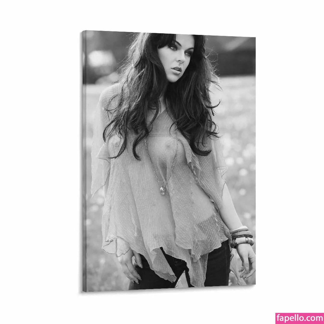 Serinda Swan / serindaswan Onlyfans Photo Gallery 