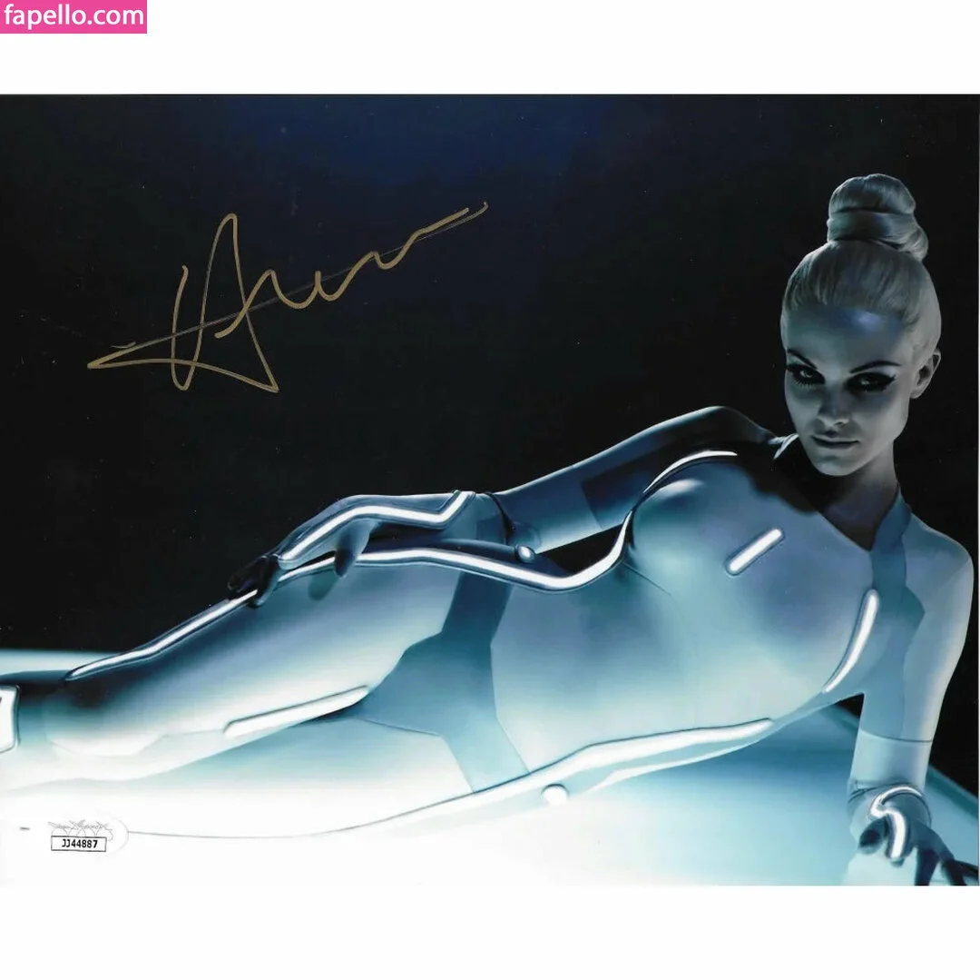 Serinda Swan / serindaswan Onlyfans Photo Gallery 