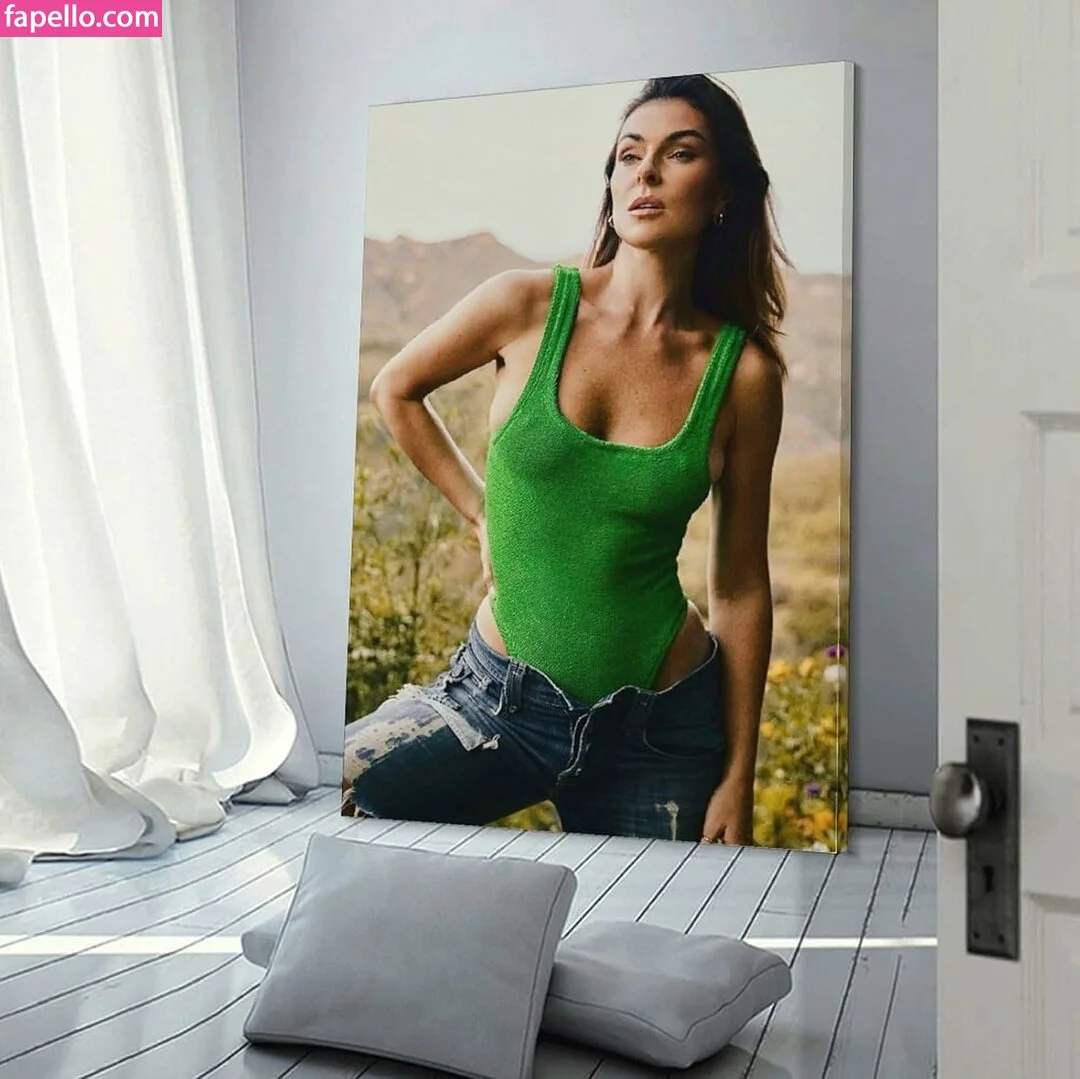 Serinda Swan / serindaswan Onlyfans Photo Gallery 