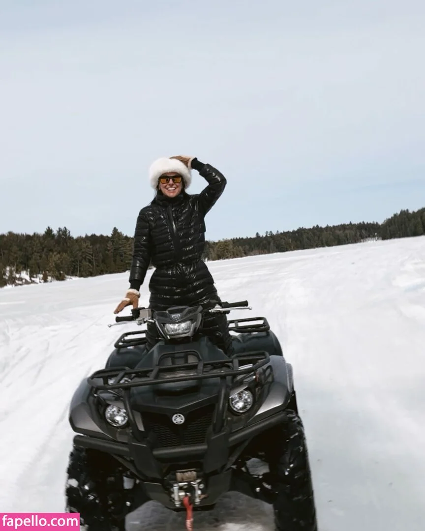 Serinda Swan / serindaswan Onlyfans Photo Gallery 