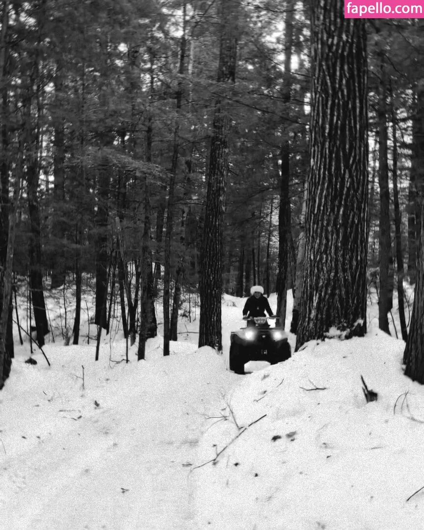 Serinda Swan / serindaswan Onlyfans Photo Gallery 