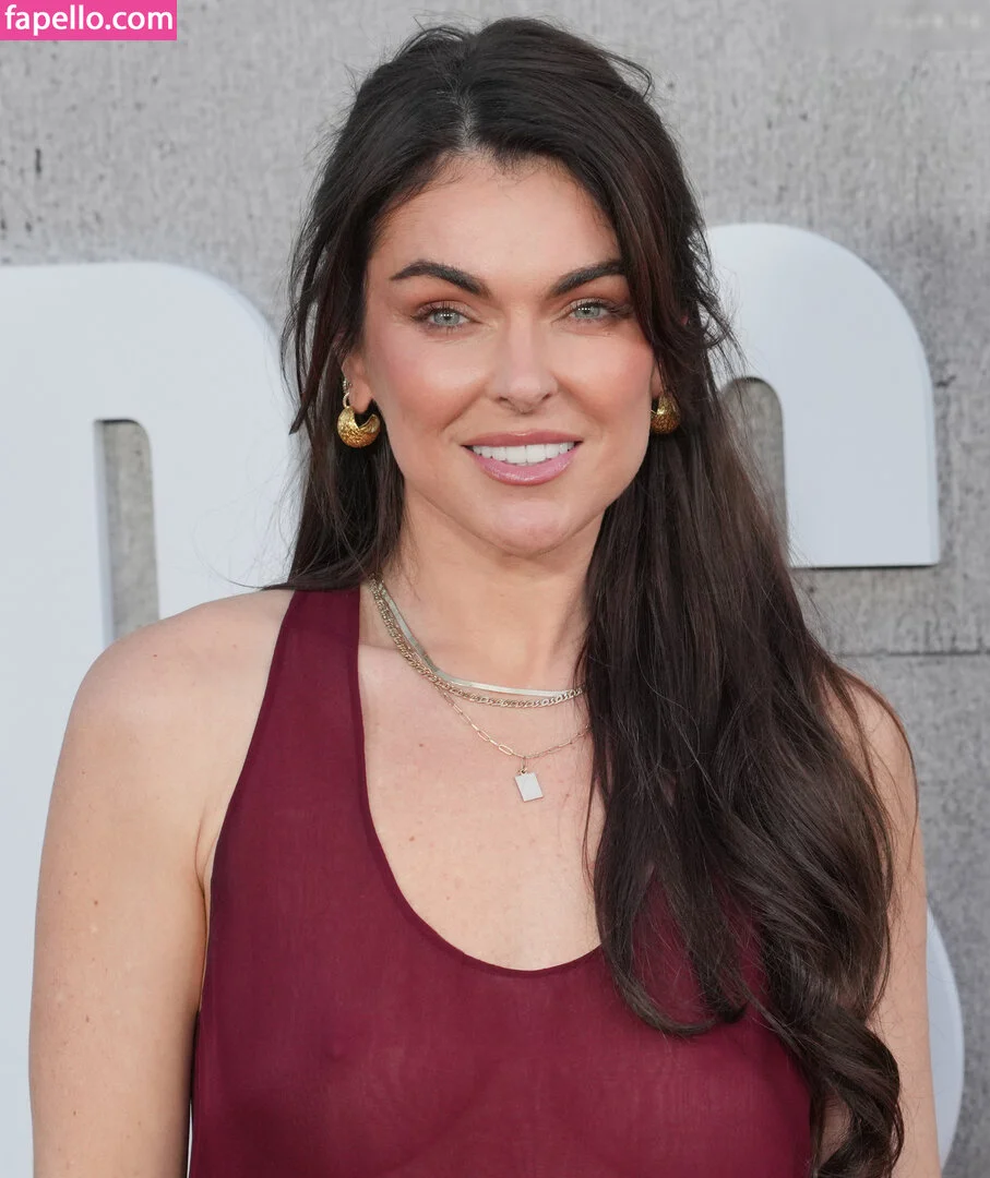 Serinda Swan / serindaswan Onlyfans Photo Gallery 