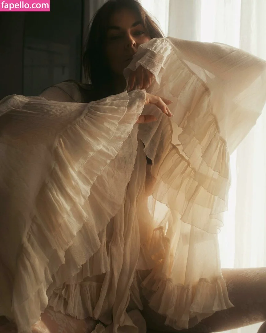 Serinda Swan / serindaswan Onlyfans Photo Gallery 