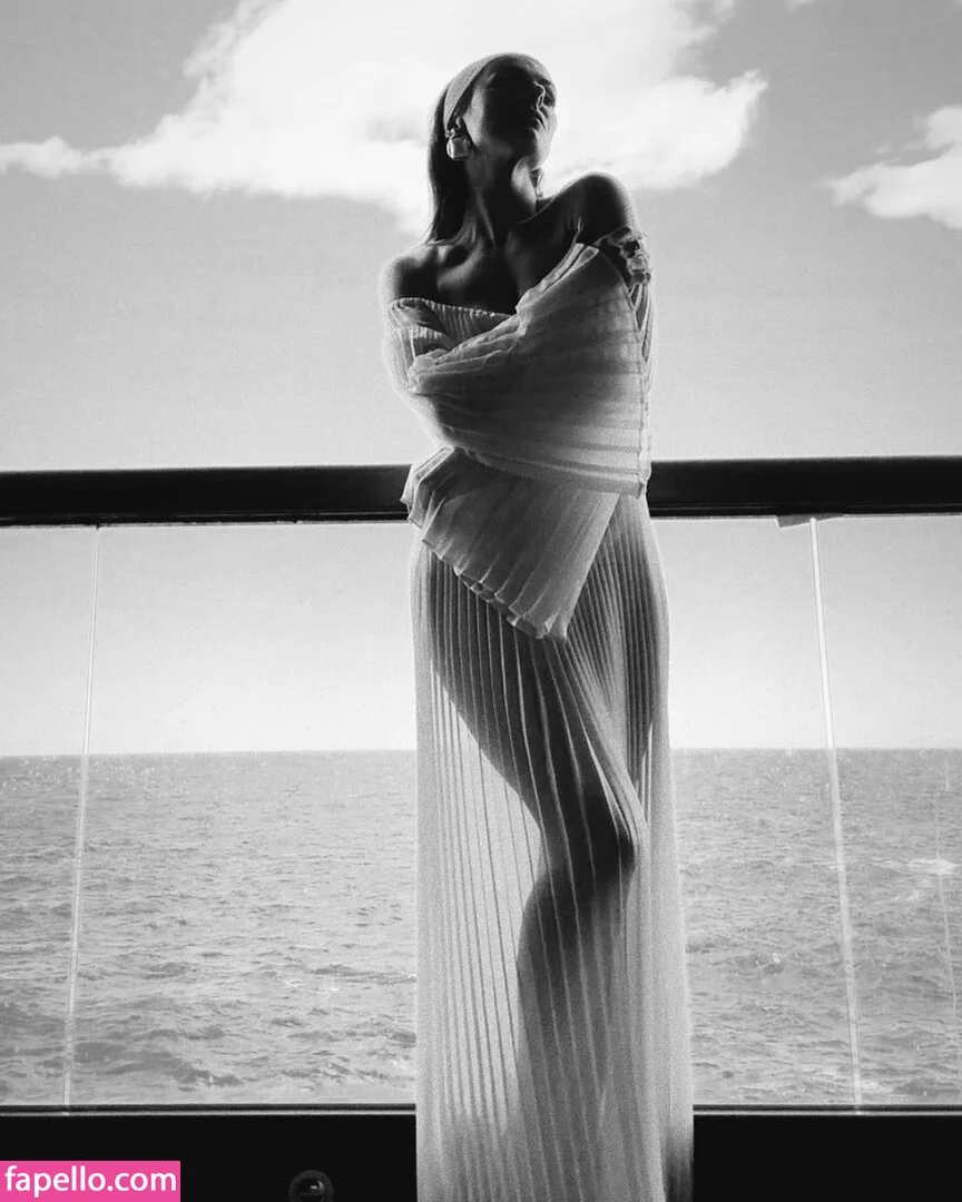 Serinda Swan / serindaswan Onlyfans Photo Gallery 