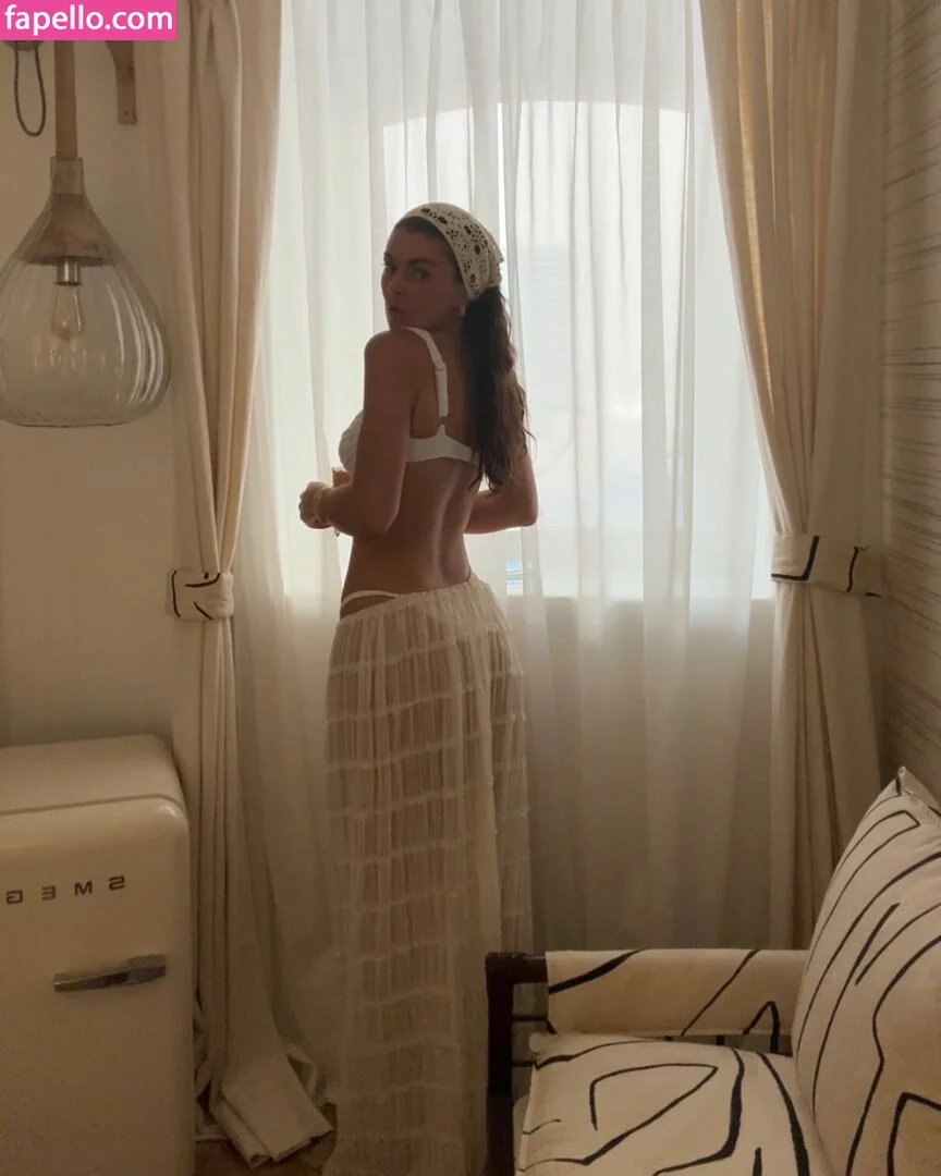 Serinda Swan / serindaswan Onlyfans Photo Gallery 