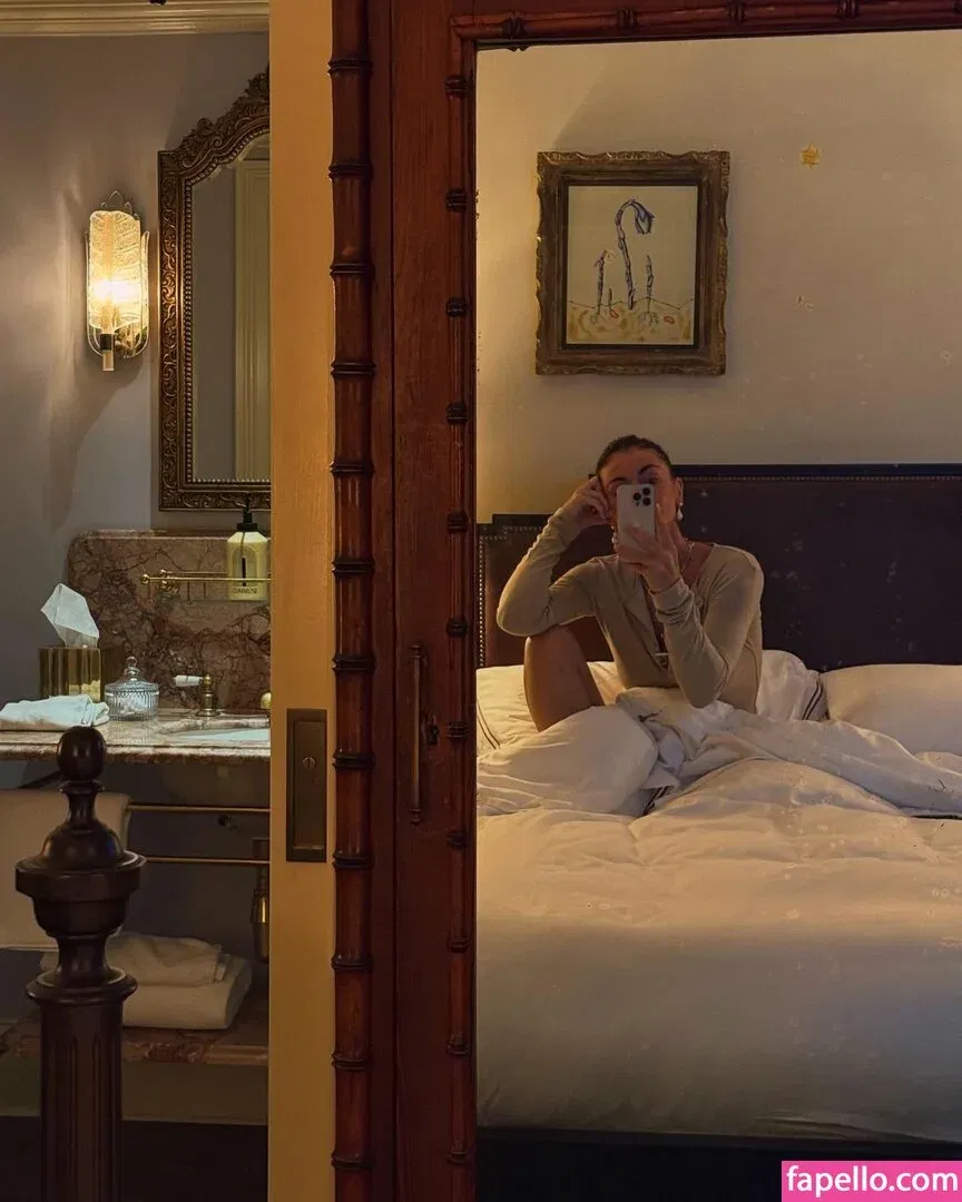 Serinda Swan / serindaswan Onlyfans Photo Gallery 